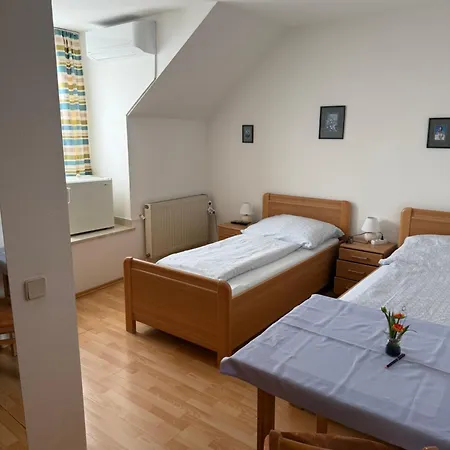Zur Alten Schmiede Schlembach Hotel Sommerein