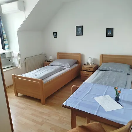 Zur Alten Schmiede Schlembach Hotel